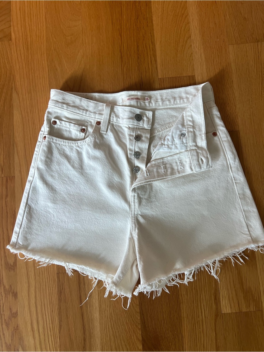 Levi’s Ribcage Shorts - Picture 2 of 12